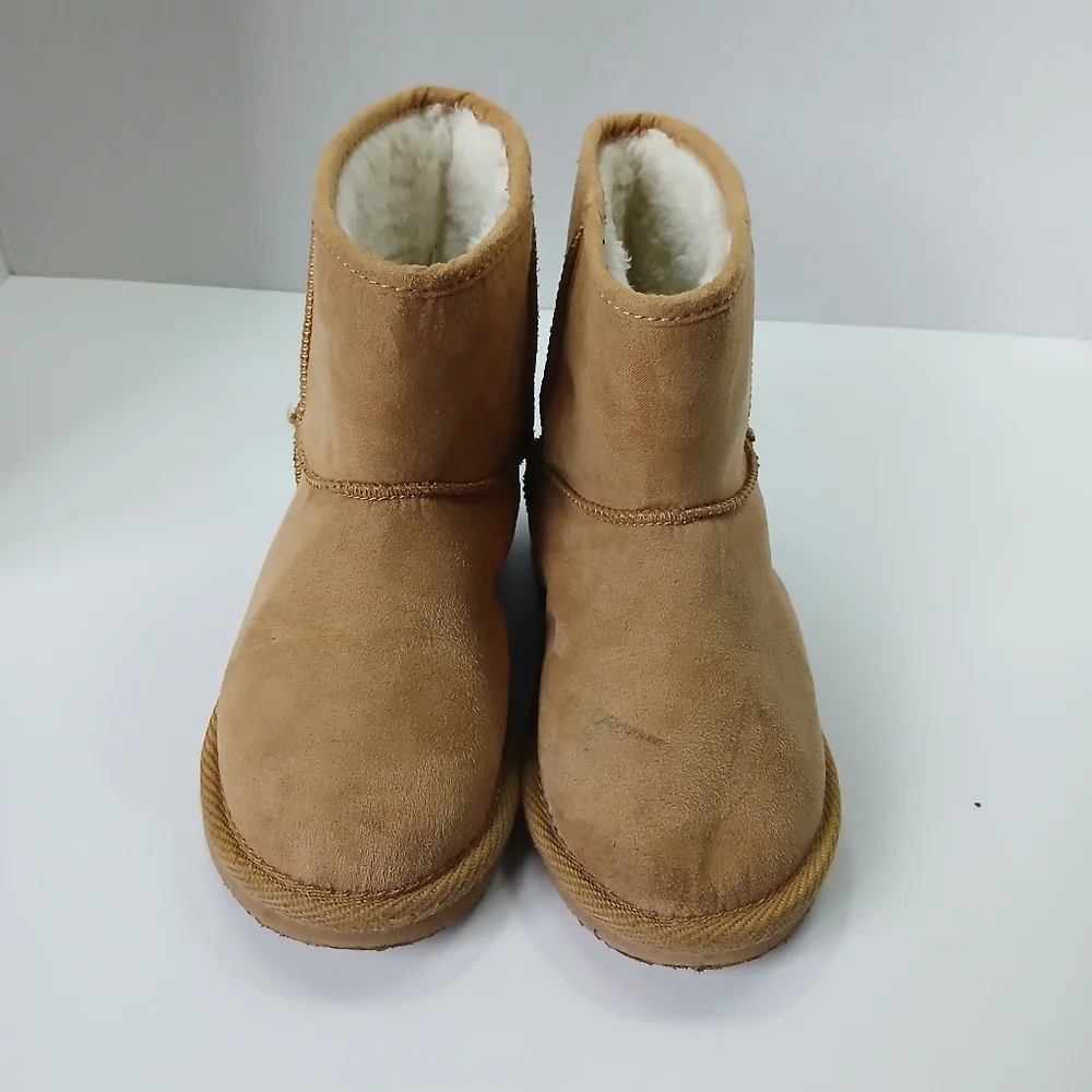 Old Navy Cozy Tan Kids‎ Boots Size 9